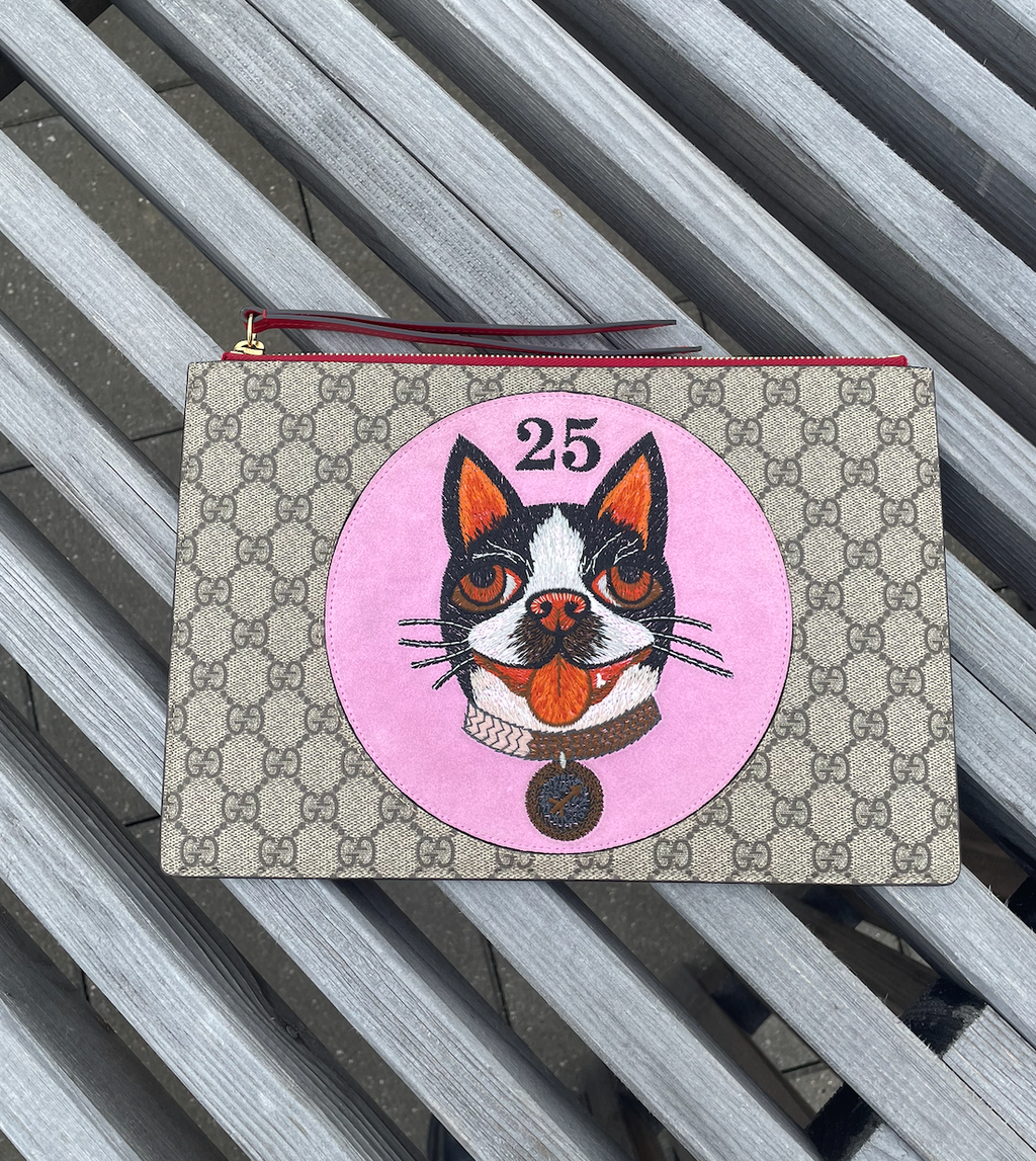 Gucci GG Supreme Bosco clutch – Boston terrier