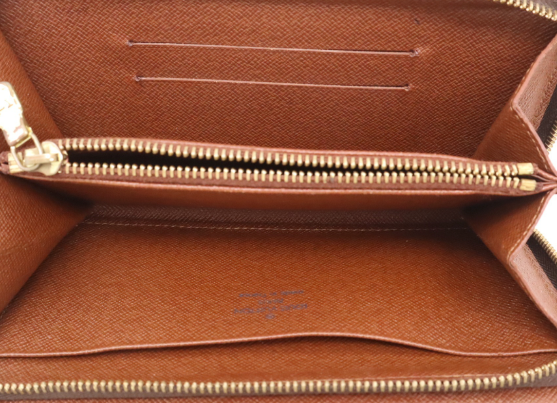 Louis Vuitton "Zippy wallet"