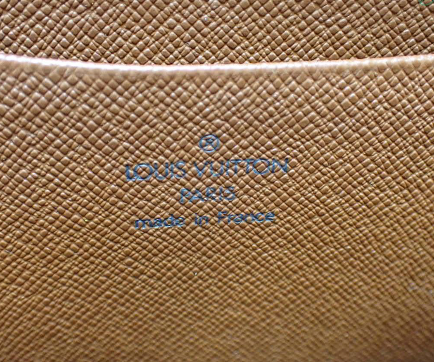 Louis Vuitton "Zippy wallet"