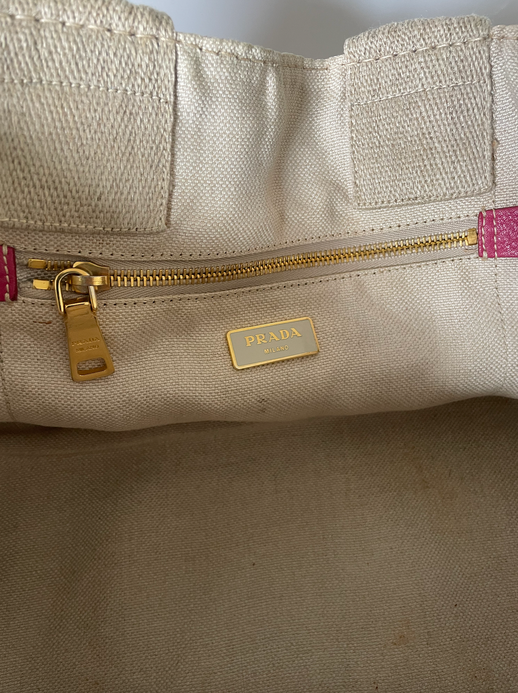 Prada Canapa
